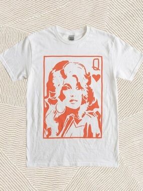 White Dolly Parton Graphic Tee with Orange Queen of Hearts Print